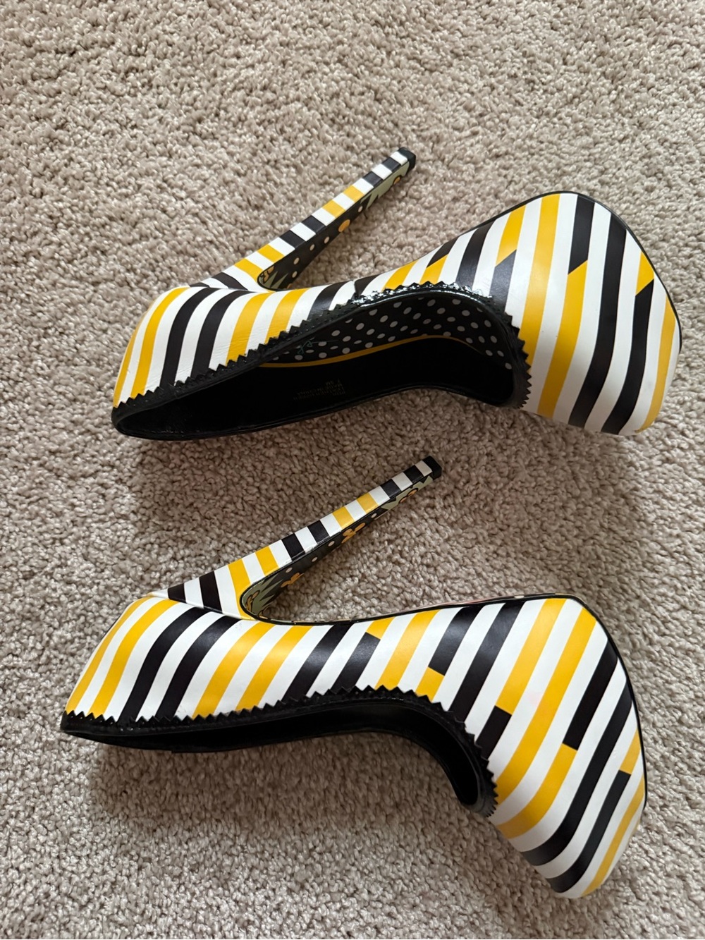 Taylor Says: 5-inch Pumps - Picture 2 of 7